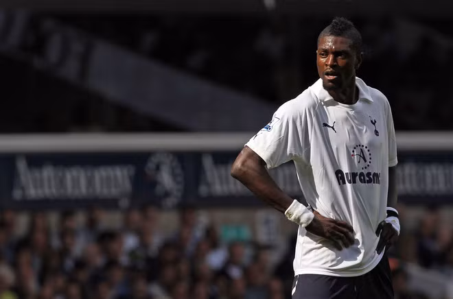 Adebayor. Tiền chứ không phải lòng trung thành là điều Adebayor quan tâm. Vậy nên người ta cũng chẳng muốn quan tâm nhiều đến tiền đạo người Togo.