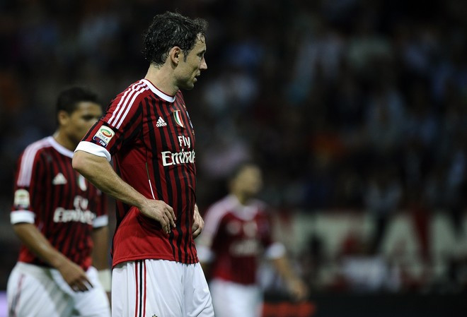 Van Bommel: Không chỉ các CĐV mà cầu thủ đối phương cũng rất ghét tiền vệ 34 tuổi này vì thói nhiều mồm và rất hay gây sự. Ngoài ra là một ngân hàng các tiểu xảo Van Bommel: Không chỉ các CĐV mà cầu thủ đối phương cũng rất ghét tiền vệ 34 tuổi này vì thói nhiều mồm và rất hay gây sự. Ngoài ra là một ngân hàng các tiểu xảo