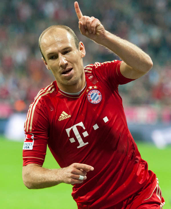 Robben. Lắm chiêu rê bóng và cũng thật nhiều kiểu ăn vạ. Đó là điều nổi bật nhất về Robben Robben. Lắm chiêu rê bóng và cũng thật nhiều kiểu ăn vạ. Đó là điều nổi bật nhất về Robben