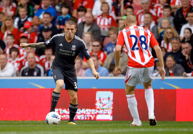 Craig Bellamy. Trình độ chỉ ở tầm trung bình nhưng Bellamy là bậc thầy về cà khịa, cãi vã và cả hành hung. Anh từng hành hung cả đồng đội tại Newcastle.