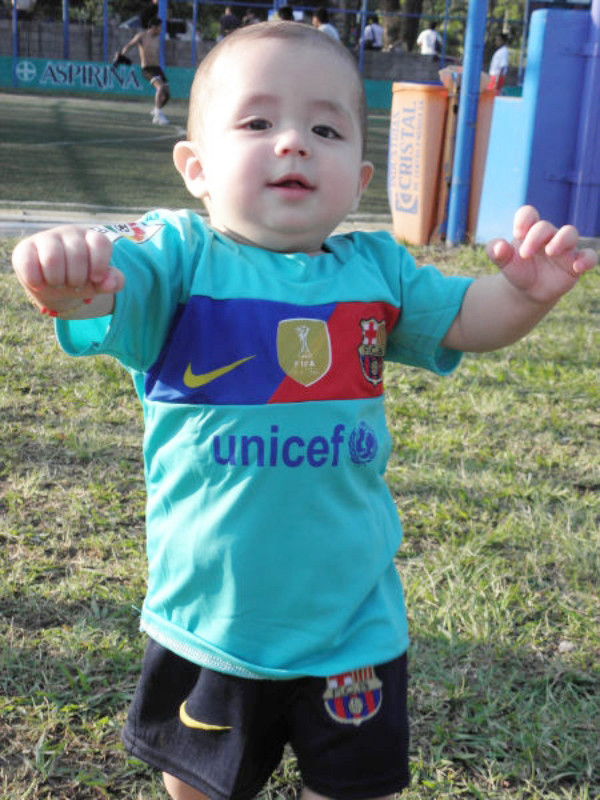 1 CĐV nhí đáng yêu của Barca 1 CĐV nhí đáng yêu của Barca