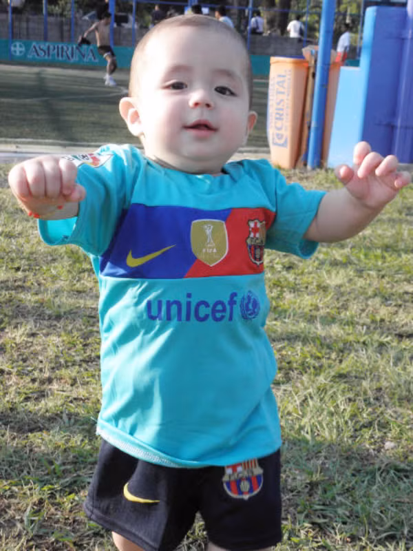 1 CĐV nhí đáng yêu của Barca