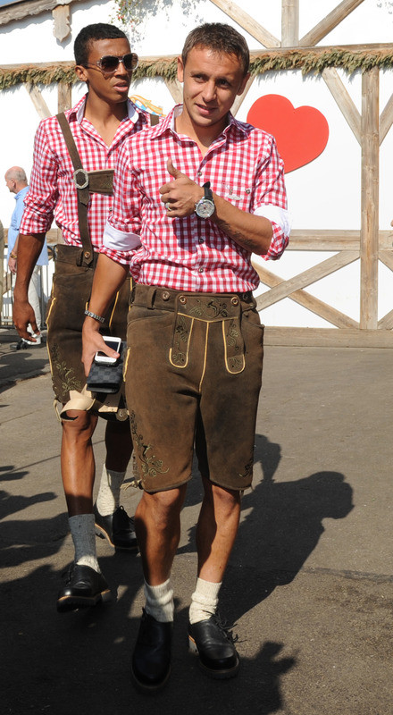 Cặp cầu thủ người Brazil, Gustavo (sau) và Rafinha Cặp cầu thủ người Brazil, Gustavo (sau) và Rafinha