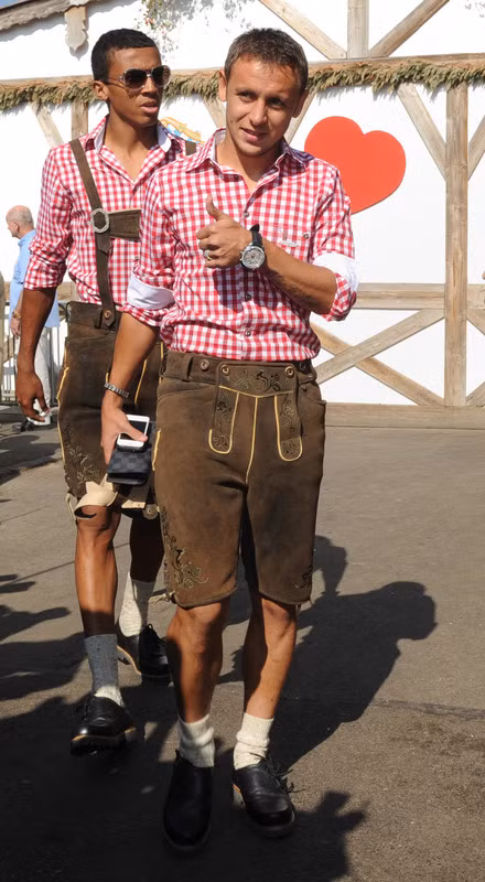 Cặp cầu thủ người Brazil, Gustavo (sau) và Rafinha