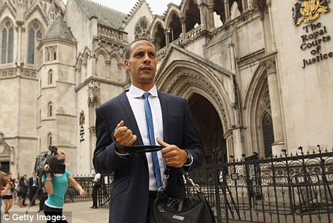 Ferdinand rời tòa trong trạng thái âu lo xen lẫn thất vọng