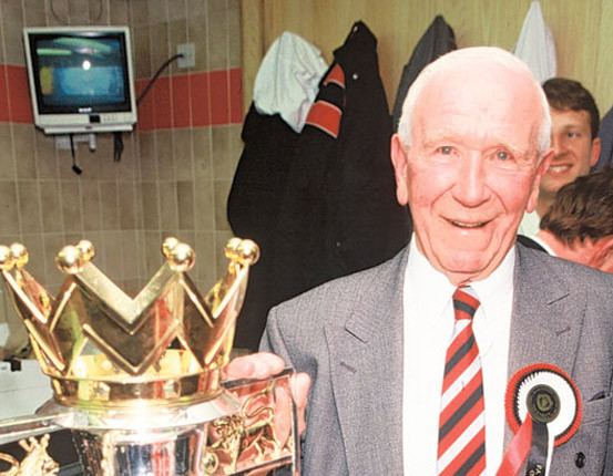 Năm 1994, kiến trúc sư đại tài Matt Busby qua đời ở tuổi 84