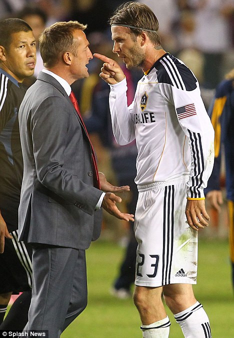 Sau trận, anh đã có một màn cãi vã với HLV đối thủ