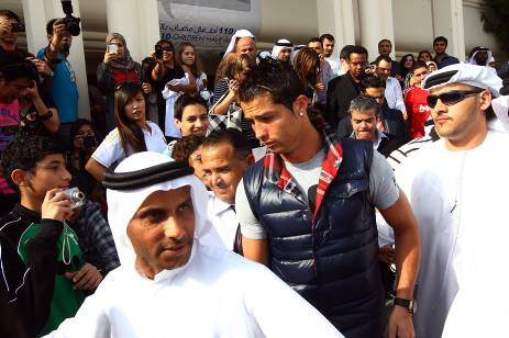 Những cô bé, cậu bé là háo hức nhìn thấy anh nhất