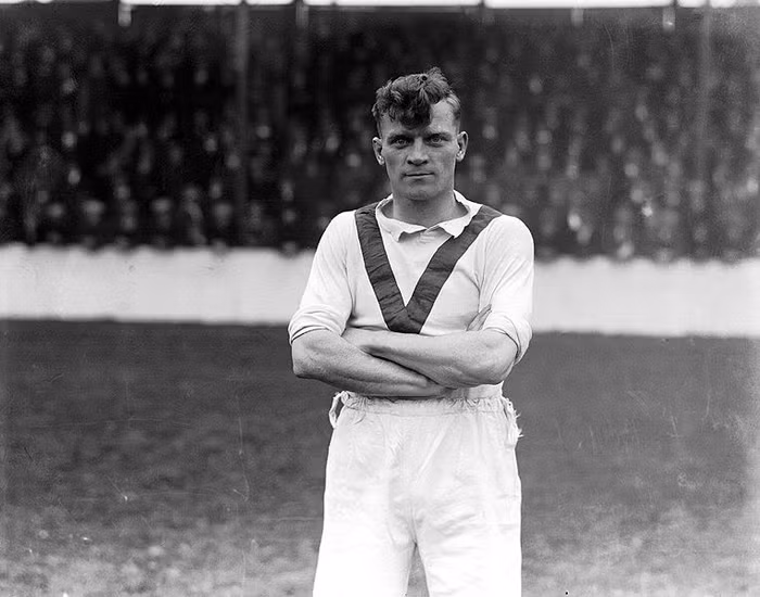 Kể từ sau năm thành công ấy, Man Utd sử dụng áo đấu có hình chữ V trước ngực Kể từ sau năm thành công ấy, Man Utd sử dụng áo đấu có hình chữ V trước ngực