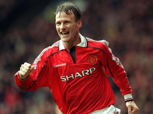 Sheringham: Tiền đạo này thời chơi bóng là nỗi khổ của hậu vệ đối phương bởi anh rất dễ ngã trong vòng cấm Sheringham: Tiền đạo này thời chơi bóng là nỗi khổ của hậu vệ đối phương bởi anh rất dễ ngã trong vòng cấm