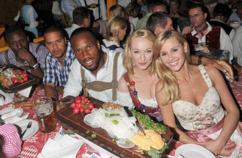 Drogba ở lễ hội bia tại Munich