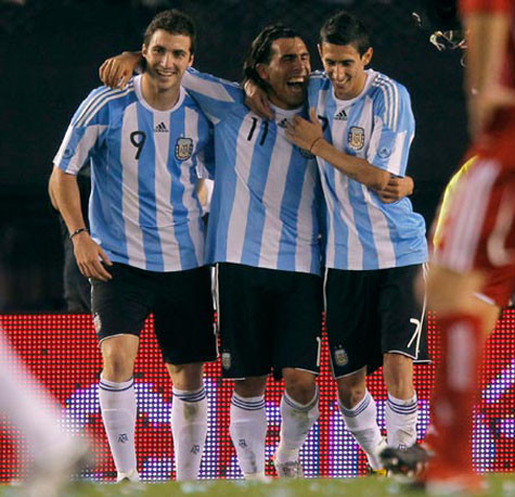 Tevez và Di Maria sẽ đổi chỗ?