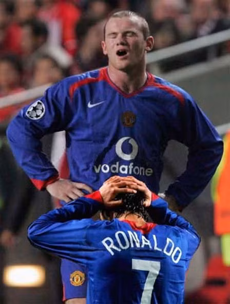 Tư thế làm các fan không thể không nghĩ ngợi