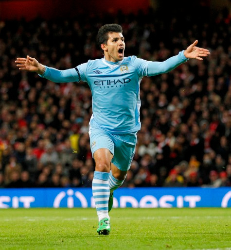 Để có những tân binh siêu sao như Aguero, Man City đã phải tốn rất nhiều tiền cho giới cò mồi