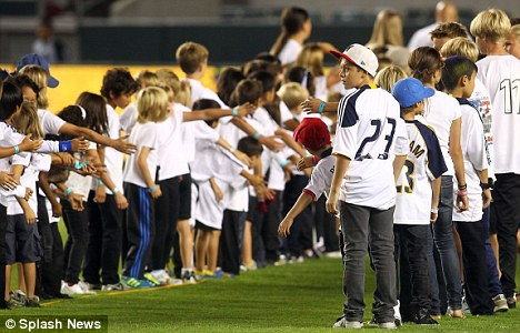 Nhưng tất cả mau chóng quên đi để nhường chỗ cho niềm vui chiến thắng