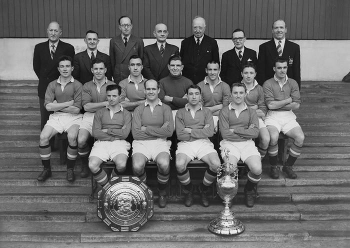 Sau đó, Man Utd bắt đầu đi lên nhờ thế hệ đầu tiên của Sir Matt Busby huyền thoại những năm 1950 Sau đó, Man Utd bắt đầu đi lên nhờ thế hệ đầu tiên của Sir Matt Busby huyền thoại những năm 1950