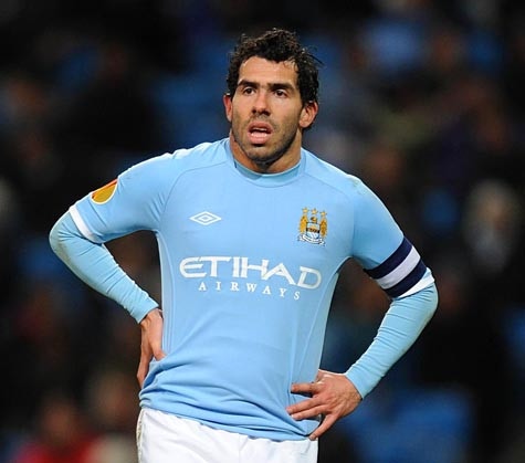 Tevez dù rất cố gắng nhưng vẫn đành bất lực tại xứ Sương mù Tevez dù rất cố gắng nhưng vẫn đành bất lực tại xứ Sương mù