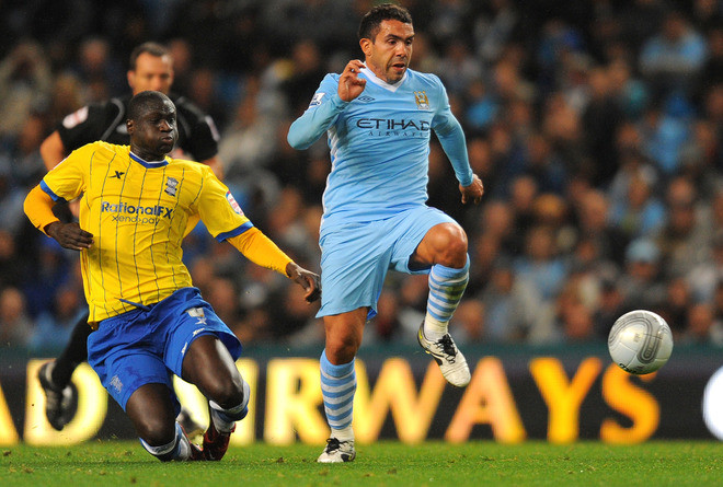 1. Tevez sang Anzhi: Bị cô lập tại Man City, sang Anzhi lại có tiền và được giải thoát. Tevez không tội gì không cân nhắc. Hơn nữa, chỉ sức chịu chơi của Anzhi mới đủ đáp ứng yêu cầu lên đến 30-40 triệu bảng của Man City. 1. Tevez sang Anzhi: Bị cô lập tại Man City, sang Anzhi lại có tiền và được giải thoát. Tevez không tội gì không cân nhắc. Hơn nữa, chỉ sức chịu chơi của Anzhi mới đủ đáp ứng yêu cầu lên đến 30-40 triệu bảng của Man City.