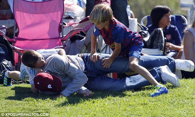 Và cũng rất nhộn của cha con nhà Becks