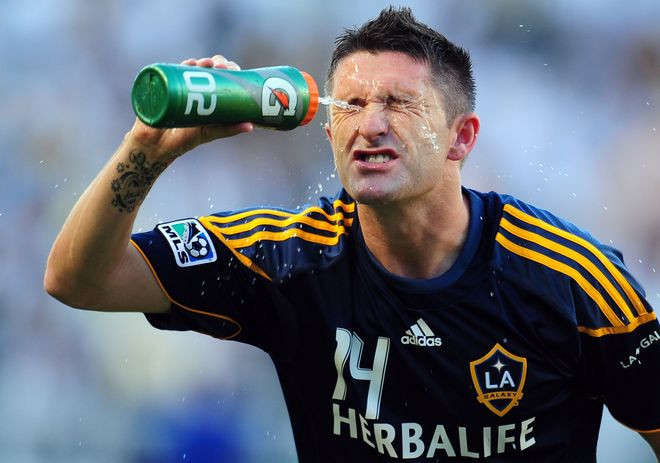 Robbie Keane lại bị ghét bởi cái mồm lè nhè hay cãi trọng tài Robbie Keane lại bị ghét bởi cái mồm lè nhè hay cãi trọng tài