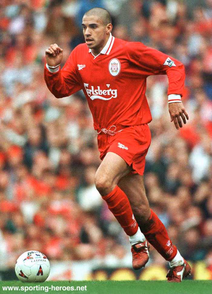 Stan Collymore: Chân sút lừng danh của Liverpool nổi lên như tay chơi đáng sợ nhất những năm đầu thập niên 90 thế kỷ trước với một loạt vụ ăn chơi trác táng cùng những người đẹp. Ngay cả con gái của HLV trưởng Collymore cũng không tha. Sau đó, phần vì phong độ, phần vì sợ tính lăng nhăng của cựu tiền đạo 40 tuổi này, Liverpool đã chấm dứt hợp đồng với anh.