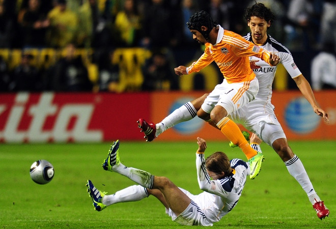 ... nhiệt huyết trong từng pha tranh chấp ... nhiệt huyết trong từng pha tranh chấp