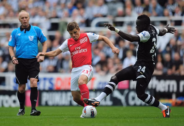 Arshavin, 1m72, anh nhỏ bé nhất Arsenal