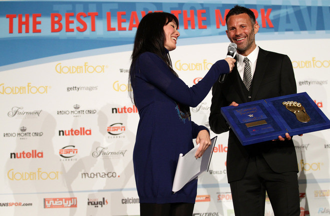 Ryan Giggs: Không cần nói nhiều, chuỗi scandal với hết bồ rồi cả vợ của em trai mình khiến nhiều người ghê sợ Giggs. Vậy nên, đừng dại khi dắt vợ hay bạn gái đi chơi cùng tay sát gái này. Ryan Giggs: Không cần nói nhiều, chuỗi scandal với hết bồ rồi cả vợ của em trai mình khiến nhiều người ghê sợ Giggs. Vậy nên, đừng dại khi dắt vợ hay bạn gái đi chơi cùng tay sát gái này.