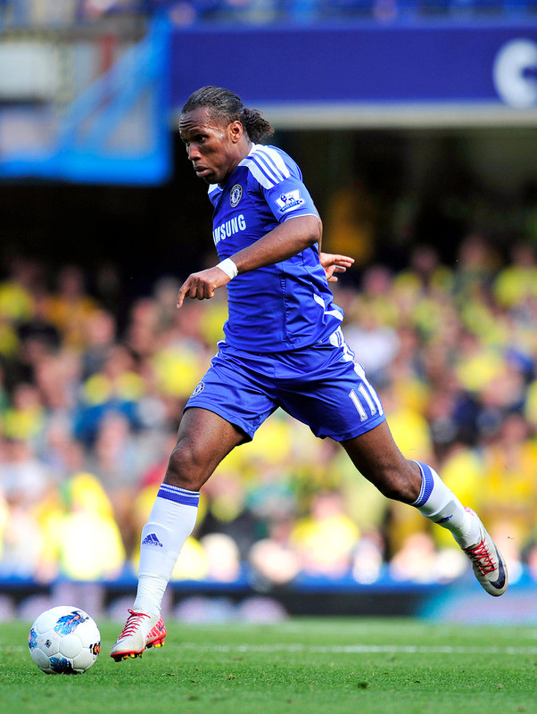 3. Drogba sang Arsenal. Ngày Drogba ở lại Chelsea đang đếm ngược dần. Câu hỏi lúc này là anh sẽ chọn nơi đâu làm bến đỗ mới. Khả năng Drogba sang Arsenal đang khá sáng bởi Van Persie có thể ra đi và lúc này, đại diện 2 bên cũng đã gặp gỡ. 3. Drogba sang Arsenal. Ngày Drogba ở lại Chelsea đang đếm ngược dần. Câu hỏi lúc này là anh sẽ chọn nơi đâu làm bến đỗ mới. Khả năng Drogba sang Arsenal đang khá sáng bởi Van Persie có thể ra đi và lúc này, đại diện 2 bên cũng đã gặp gỡ.