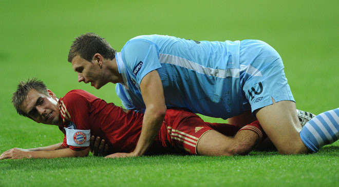 Tình cảnh tương tự của P.Lahm khi Bayern của anh đọ sức Man City Tình cảnh tương tự của P.Lahm khi Bayern của anh đọ sức Man City
