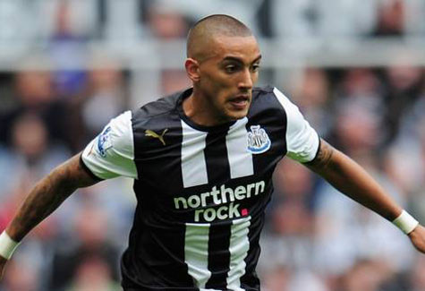 Danny Simpson trong màu áo Newcastle Danny Simpson trong màu áo Newcastle