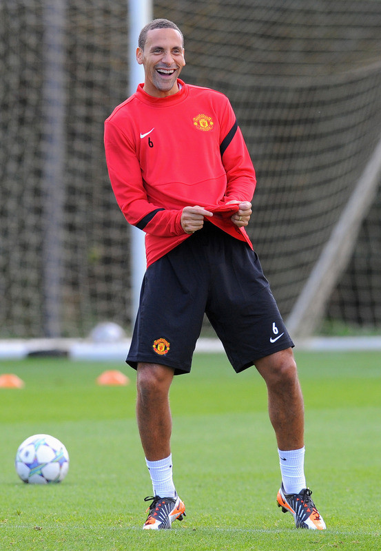 Rio Ferdinand. Nhiều người nói nhìn cái mặt của Ferdinand đã khó ưa rồi chứ đừng nói gì đến xem anh thi đấu. Cuộc sống phóng túng ngoài đời thường cũng là yếu tố khiến trung vệ của Man Utd bị ghét. Rio Ferdinand. Nhiều người nói nhìn cái mặt của Ferdinand đã khó ưa rồi chứ đừng nói gì đến xem anh thi đấu. Cuộc sống phóng túng ngoài đời thường cũng là yếu tố khiến trung vệ của Man Utd bị ghét.