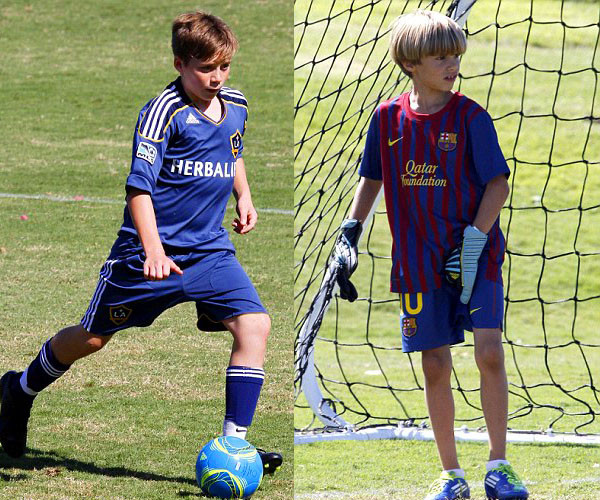 Anh cả Brooklyn được giao nhiệm vụ tập cho cậu em Romeo bắt bóng