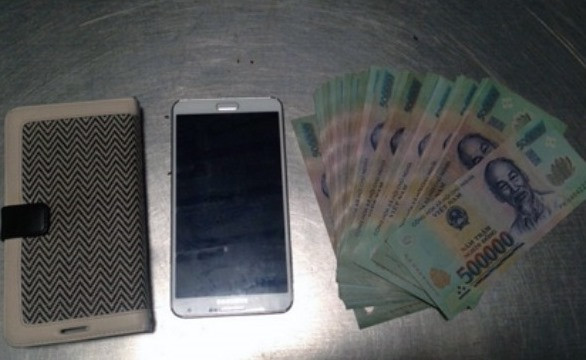 Tang vật được công an thu giữ trong lúc Thu nhận tiền từ gia đình nạn nhân Tang vật được công an thu giữ trong lúc Thu nhận tiền từ gia đình nạn nhân