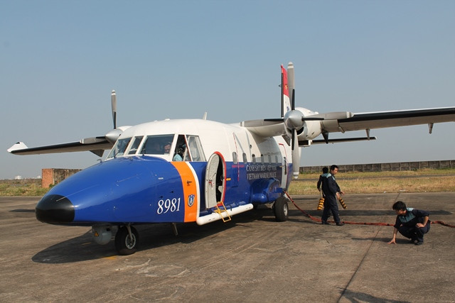 Trước đó, máy bay tuần thám hải quân CASA 212 của Cảnh sát biển Việt Nam mang số hiệu 8981 đã xuất phát tìm kiếm nhưng cũng không tìm được dấu vết nào