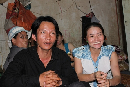 Vợ chồng chị Hồng chỉ mong có cuộc sống bình thường và tiếp tục công việc mua bán ve chai