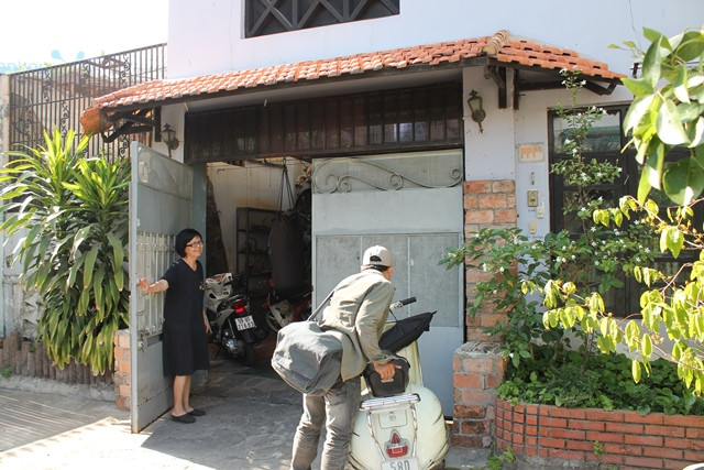 Trong những ngày này, lượng người đến thăm và chia sẻ cùng với gia đình NSƯT luôn đông đúc