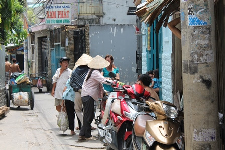 Trong những ngày qua. dư luận bàn tán xôn xao vẫn chưa dừng trong con hẻm nhà chị