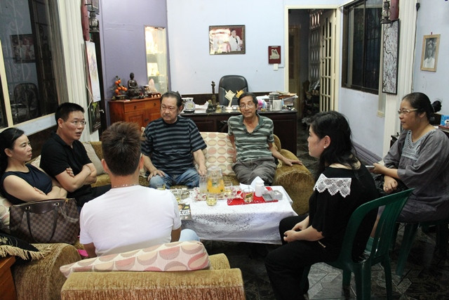 Và có rất nhiều khán giả, mạnh thường quân đến chia sẻ khiến căn nhà trong những ngày này luôn nhộn nhịp. Mặc dù còn 4 ngày nữa, nó sẽ bị ngân hàng lấy lại