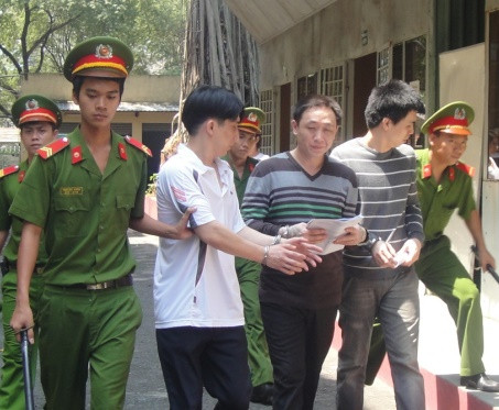 Ba bị cáo sau khi xét xử tại tòa sáng nay Ba bị cáo sau khi xét xử tại tòa sáng nay