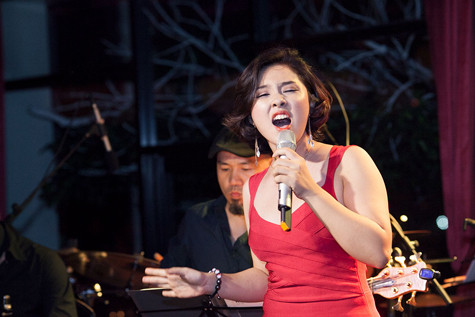Ngoài thần tượng Việt Nam 2012 Yasuy, khán giả cũng có dịp thưởng thức giọng hát trong trẻo làm say lòng người của Bảo Trâm qua các ca khúc: Falling, Rumor has it, Phố nghèo, Tình về nơi đâu (song ca với Yasuy) Ngoài thần tượng Việt Nam 2012 Yasuy, khán giả cũng có dịp thưởng thức giọng hát trong trẻo làm say lòng người của Bảo Trâm qua các ca khúc: Falling, Rumor has it, Phố nghèo, Tình về nơi đâu (song ca với Yasuy)