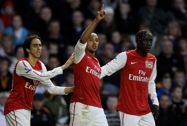 HLV Wenger vừa ra tối hậu thư cho tiền đạo Theo Walcott. HLV Wenger vừa ra tối hậu thư cho tiền đạo Theo Walcott.