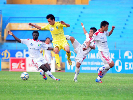 Các cầu thủ xứ Nghệ luôn thi đấu vì màu cờ sắc áo. Các cầu thủ xứ Nghệ luôn thi đấu vì màu cờ sắc áo.