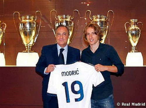 Từ sau Hugo Sanchez cho đến Modric, tổng cộng đã có 15 cầu thủ mang số áo bị xem là “ma ám” này. Từ sau Hugo Sanchez cho đến Modric, tổng cộng đã có 15 cầu thủ mang số áo bị xem là “ma ám” này.