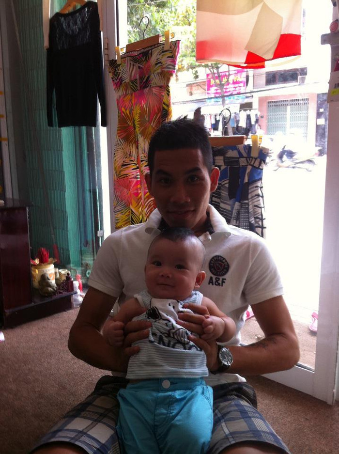 Hai cha con lúc nào cũng như hình với bóng. Hai cha con lúc nào cũng như hình với bóng.