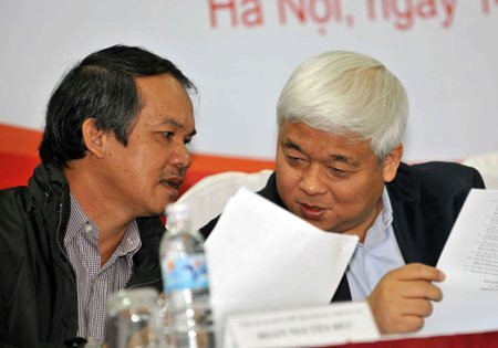 Kiến trúc sư trưởng" Nguyễn Đức Kiên (phải) bị bắt đã khiến cho kế hoạch của VPF bị ảnh hưởng nặng nề. Kiến trúc sư trưởng" Nguyễn Đức Kiên (phải) bị bắt đã khiến cho kế hoạch của VPF bị ảnh hưởng nặng nề.