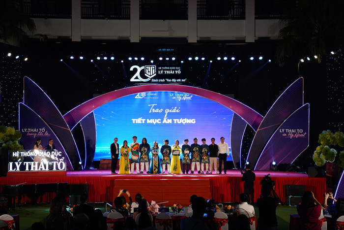 Trao giải Ấn tượng do Ban giám khảo lựa chọn.JPG