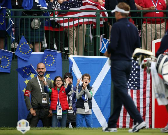 ... thay vì phải ngồi trên khán đài ... thay vì phải ngồi trên khán đài