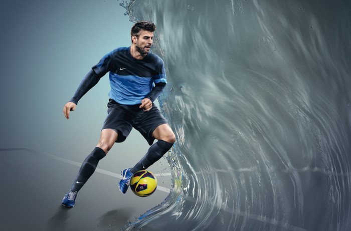 Và như để khuếch trương sự xuất hiện của công nghệ ACC, Nike đã mời những gương mặt sáng giá nhất làng túc cầu như Ronaldo, Iniesta, Rooney, Pique quảng bá cho mình Và như để khuếch trương sự xuất hiện của công nghệ ACC, Nike đã mời những gương mặt sáng giá nhất làng túc cầu như Ronaldo, Iniesta, Rooney, Pique quảng bá cho mình