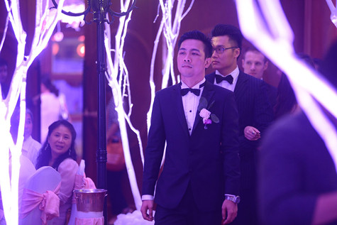 Chú rể Tuấn Anh bước vào trước Chú rể Tuấn Anh bước vào trước